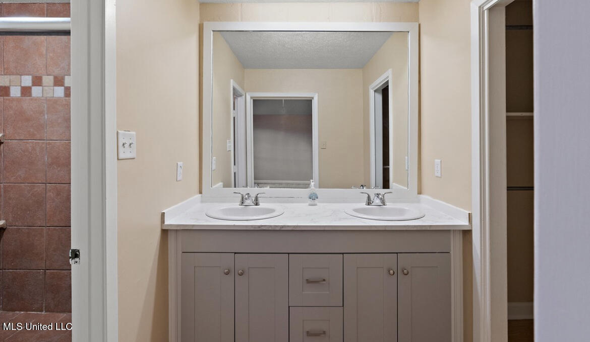 4800 Brookwood Place Property Photo 15