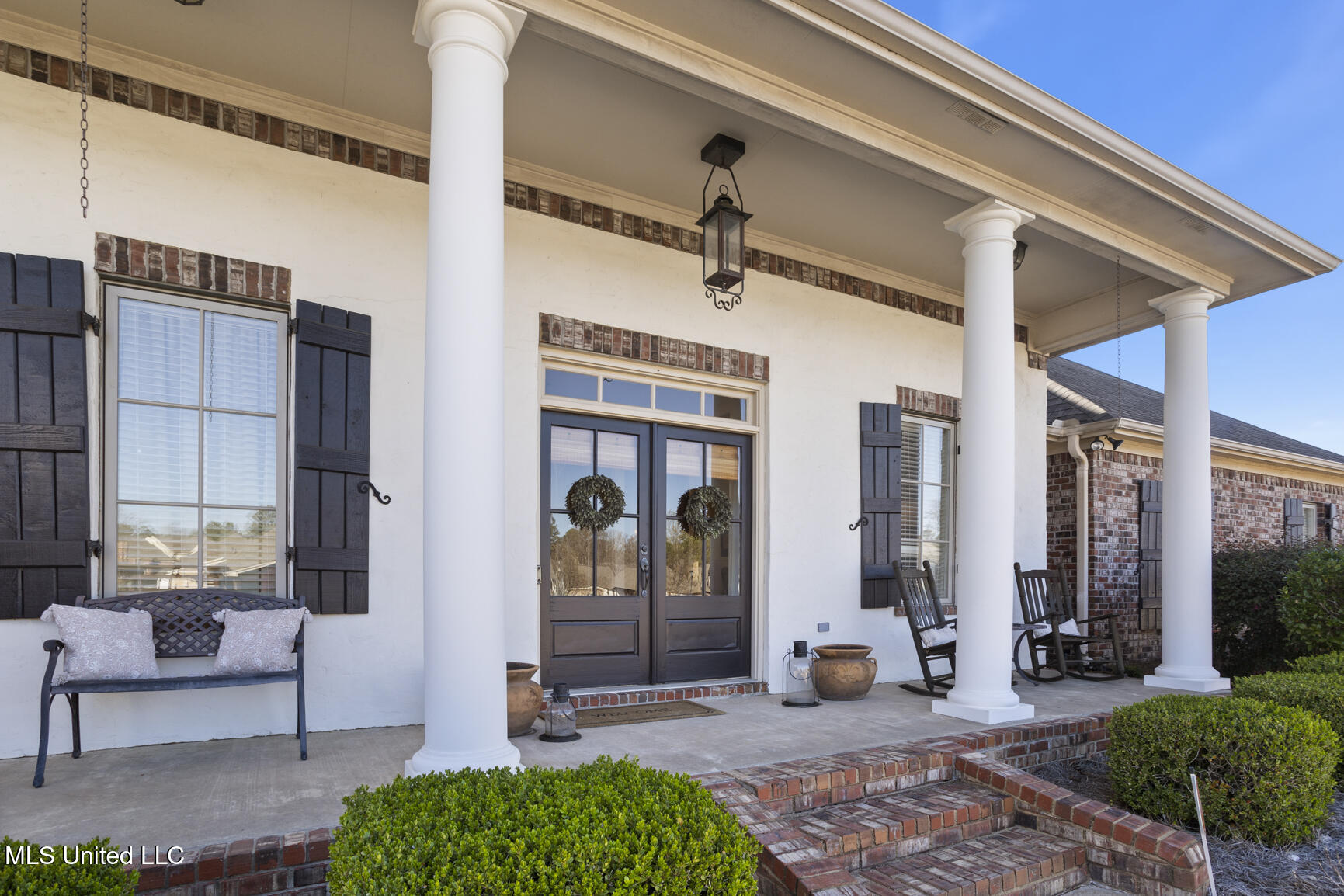 300 Deer Hollow Property Photo 3
