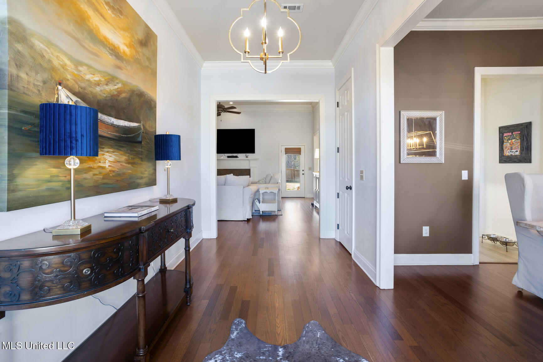 300 Deer Hollow Property Photo 4