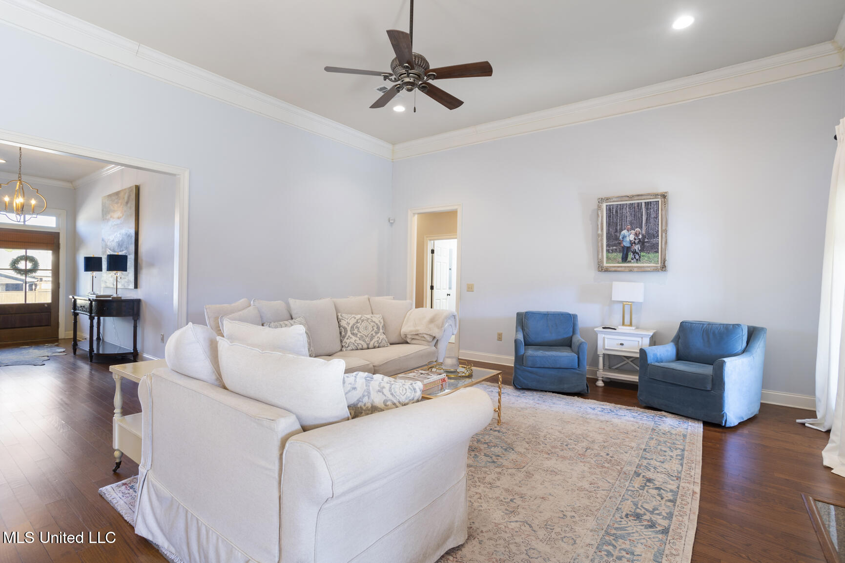 300 Deer Hollow Property Photo 8