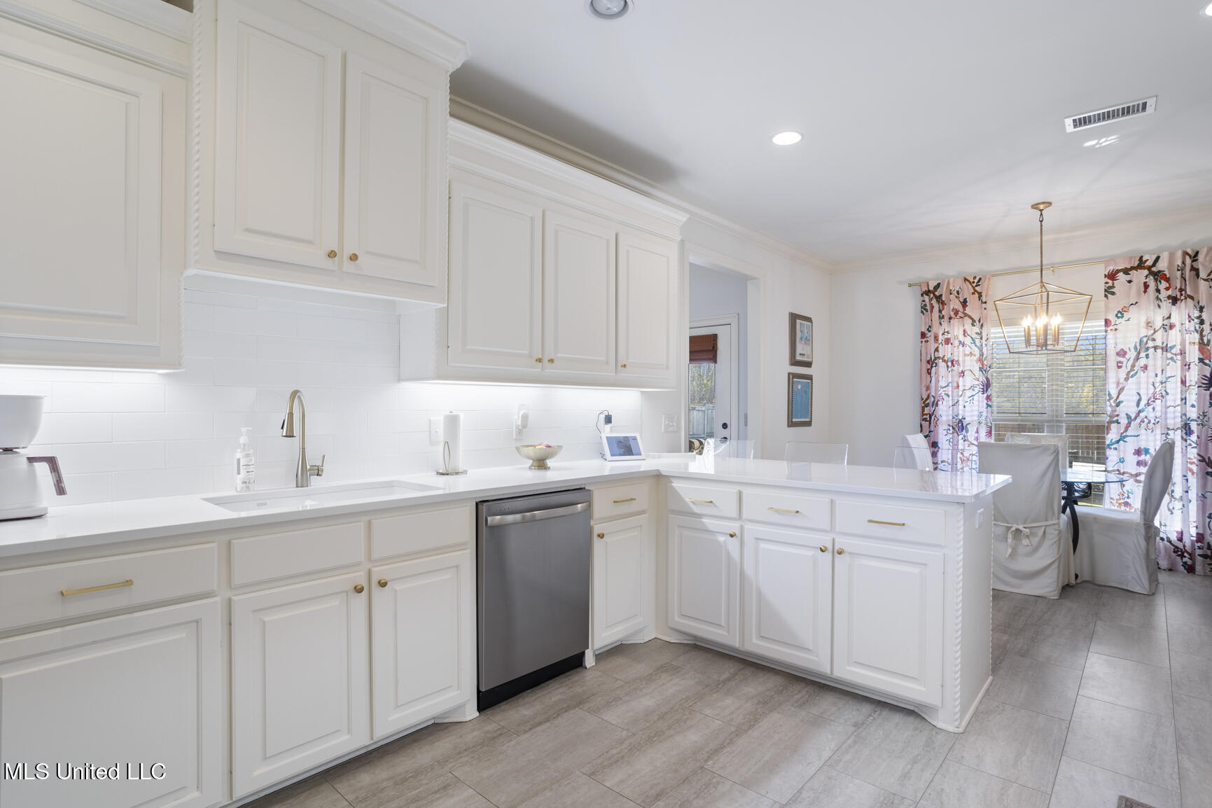 300 Deer Hollow Property Photo 13