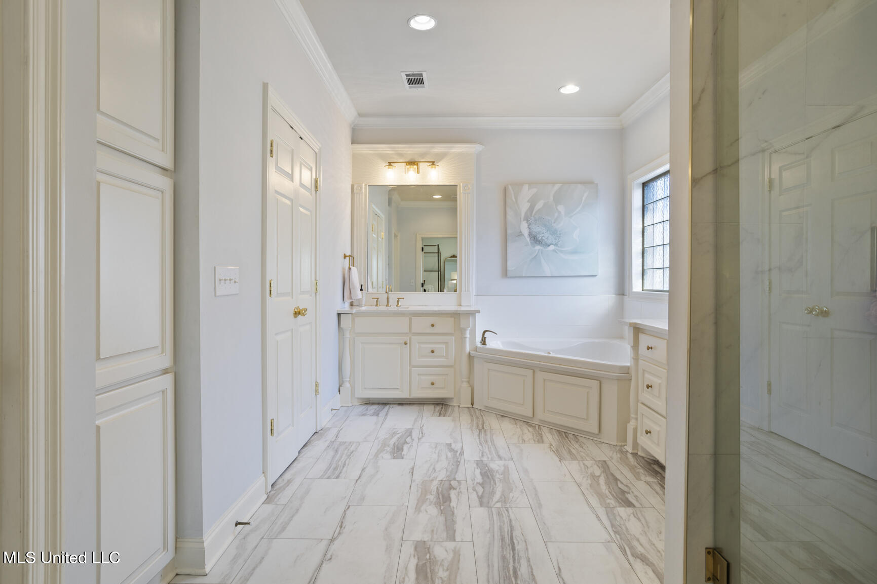 300 Deer Hollow Property Photo 19