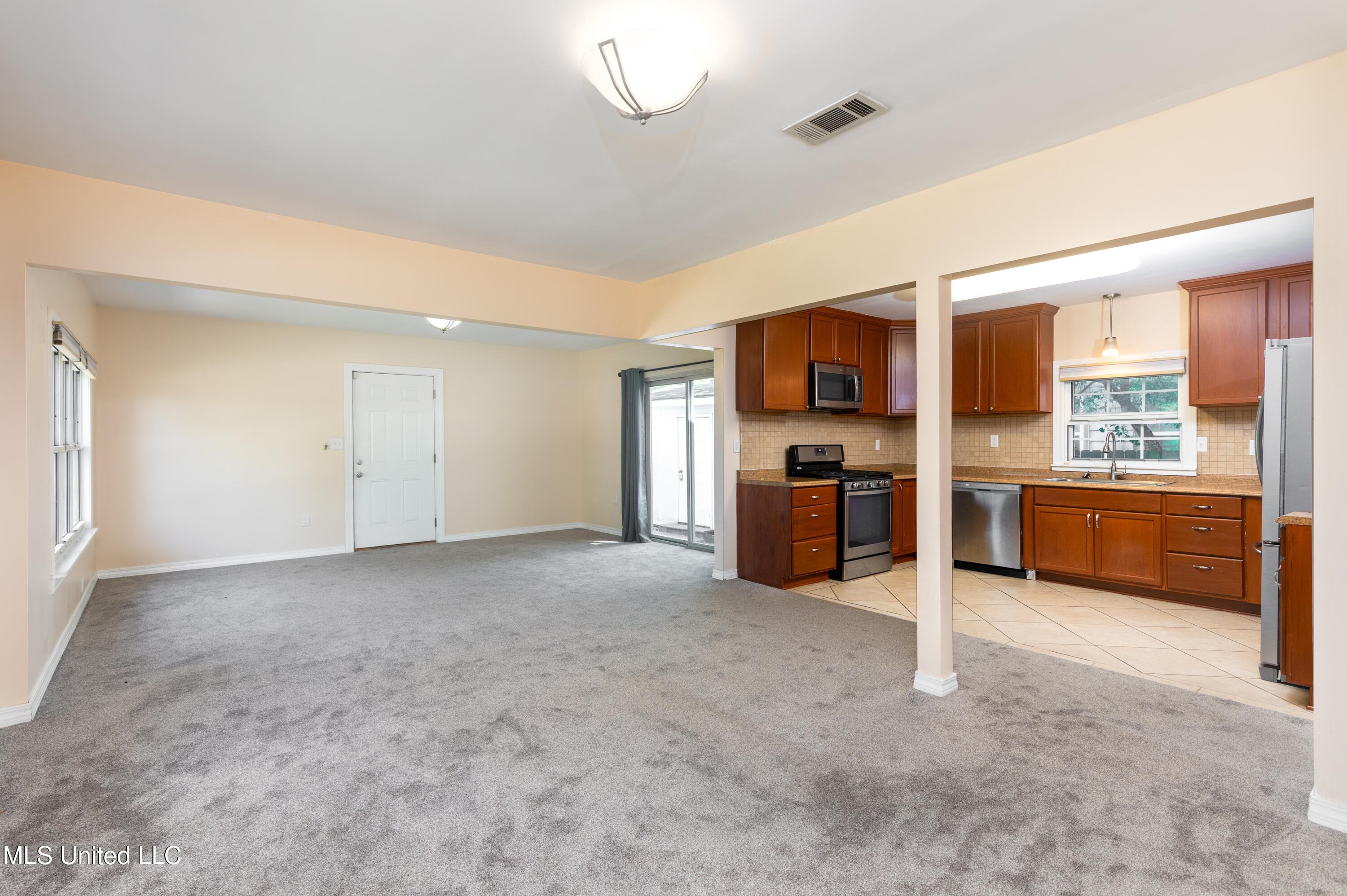 171 Keesler Circle Property Photo 4
