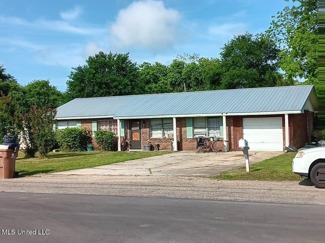 103 Reeves Street Property Photo 2