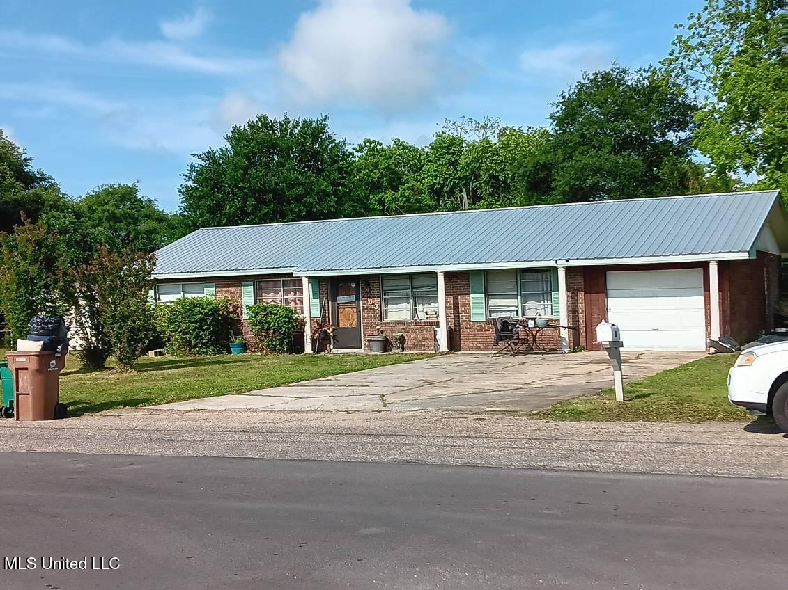 103 Reeves Street Property Photo 8