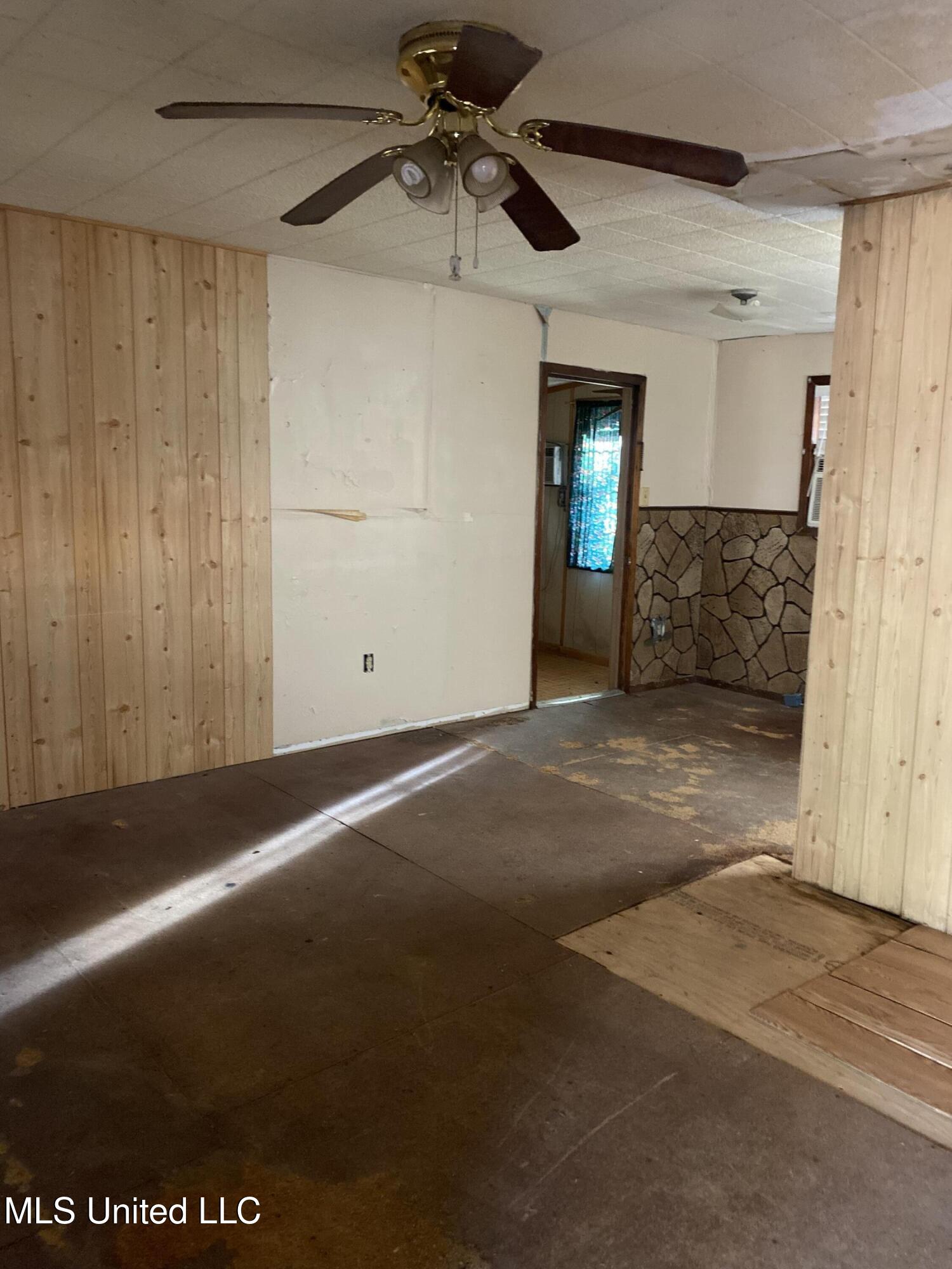 110 Sir Richard Road Property Photo 3