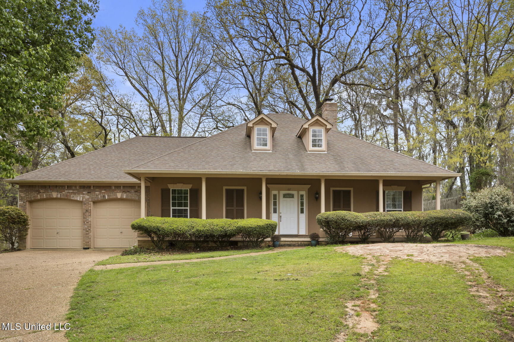 107 Newport Circle Property Photo 2