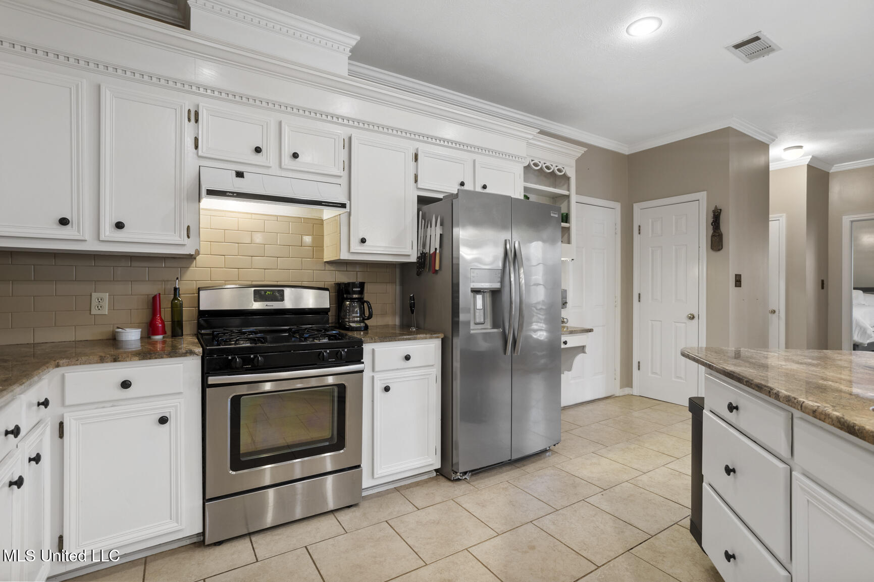 107 Newport Circle Property Photo 10