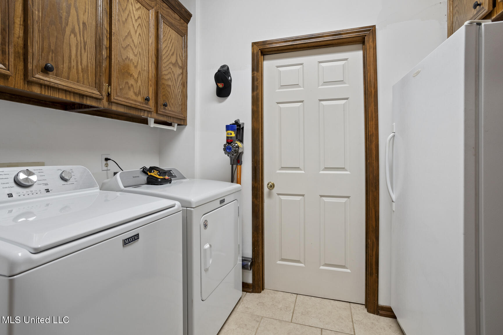 107 Newport Circle Property Photo 15