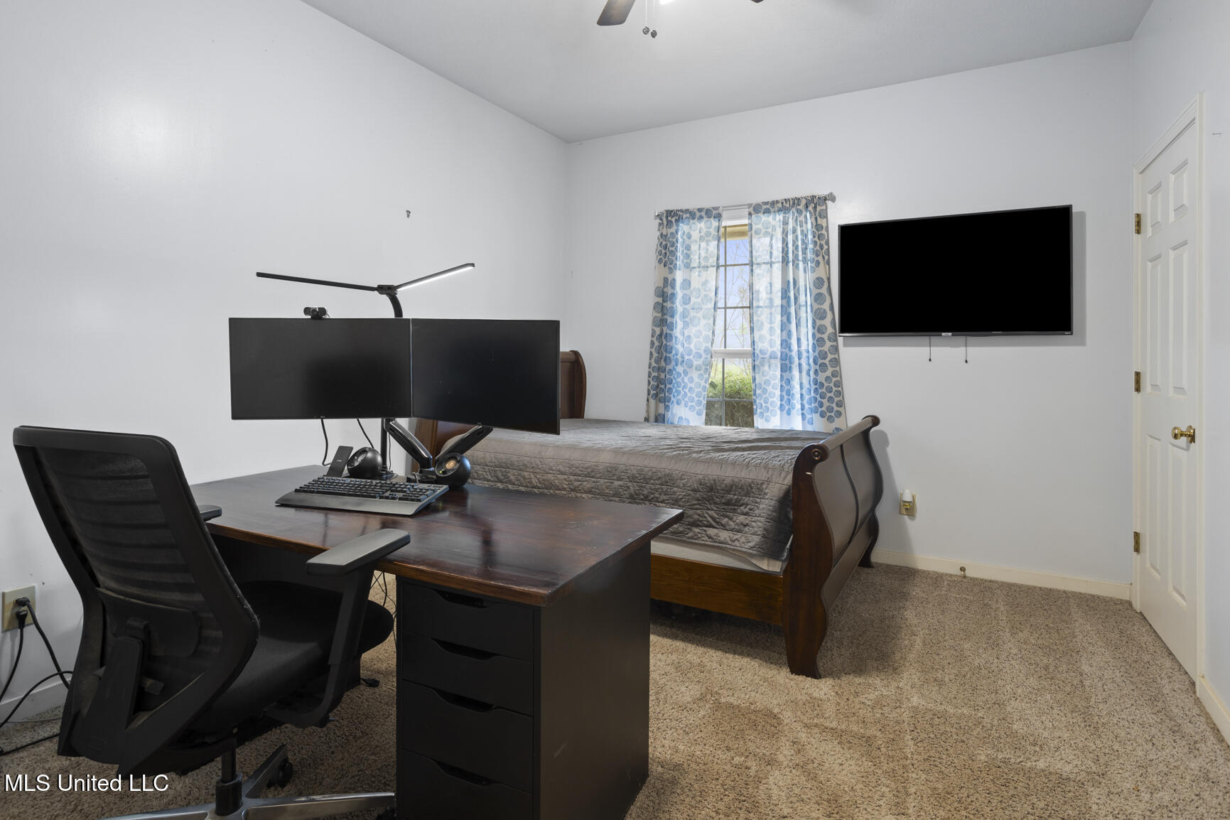107 Newport Circle Property Photo 18