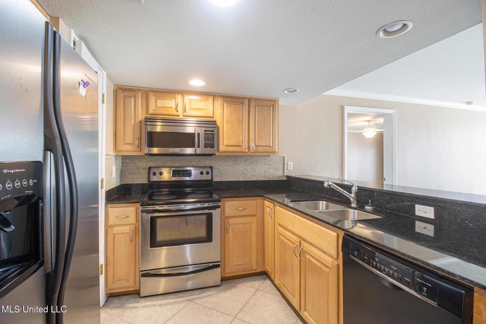 2046 Beach Boulevard Property Photo 2