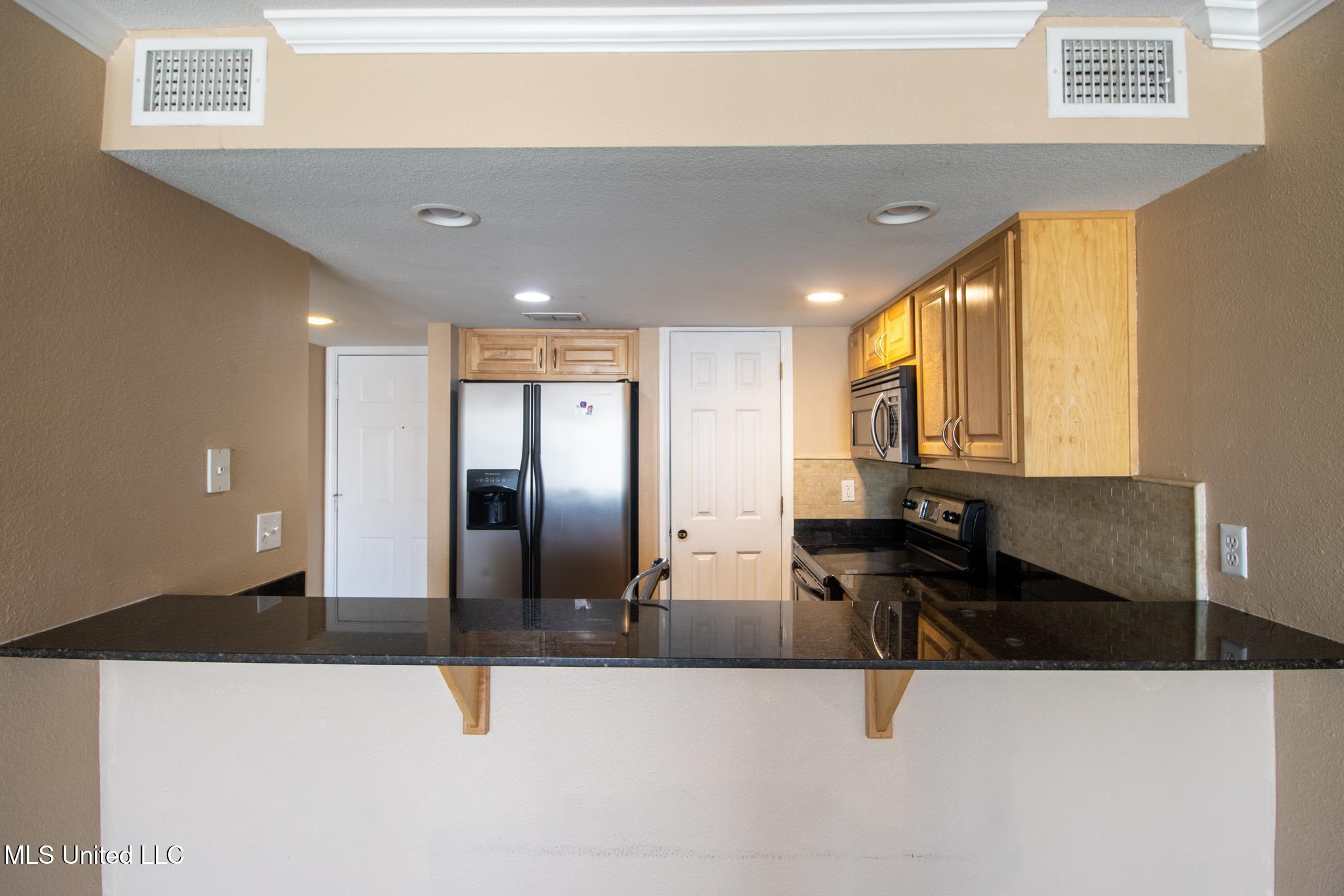 2046 Beach Boulevard Property Photo 3