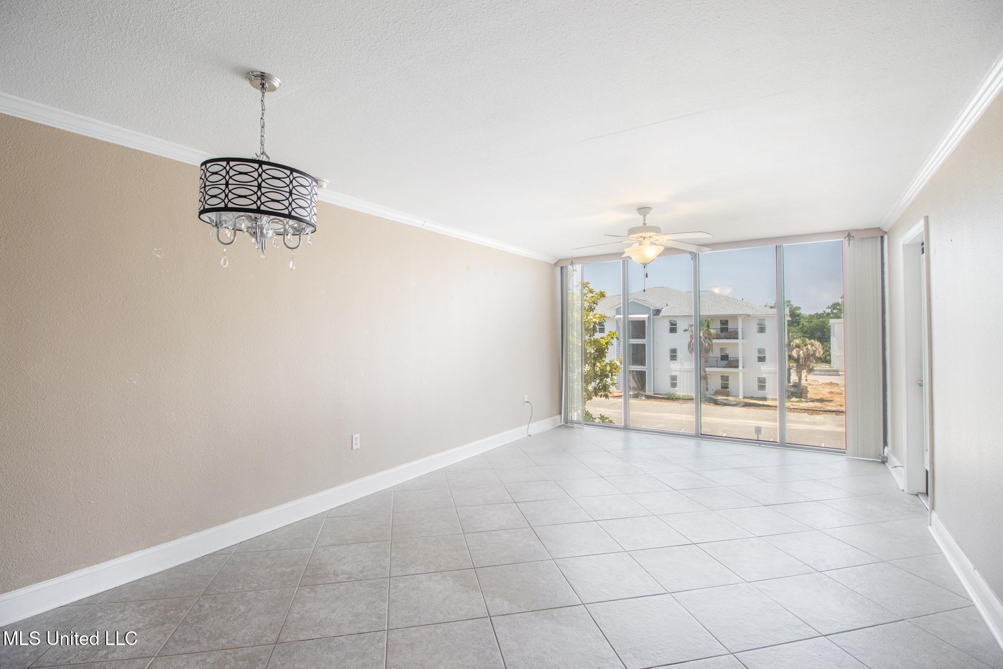 2046 Beach Boulevard Property Photo 4