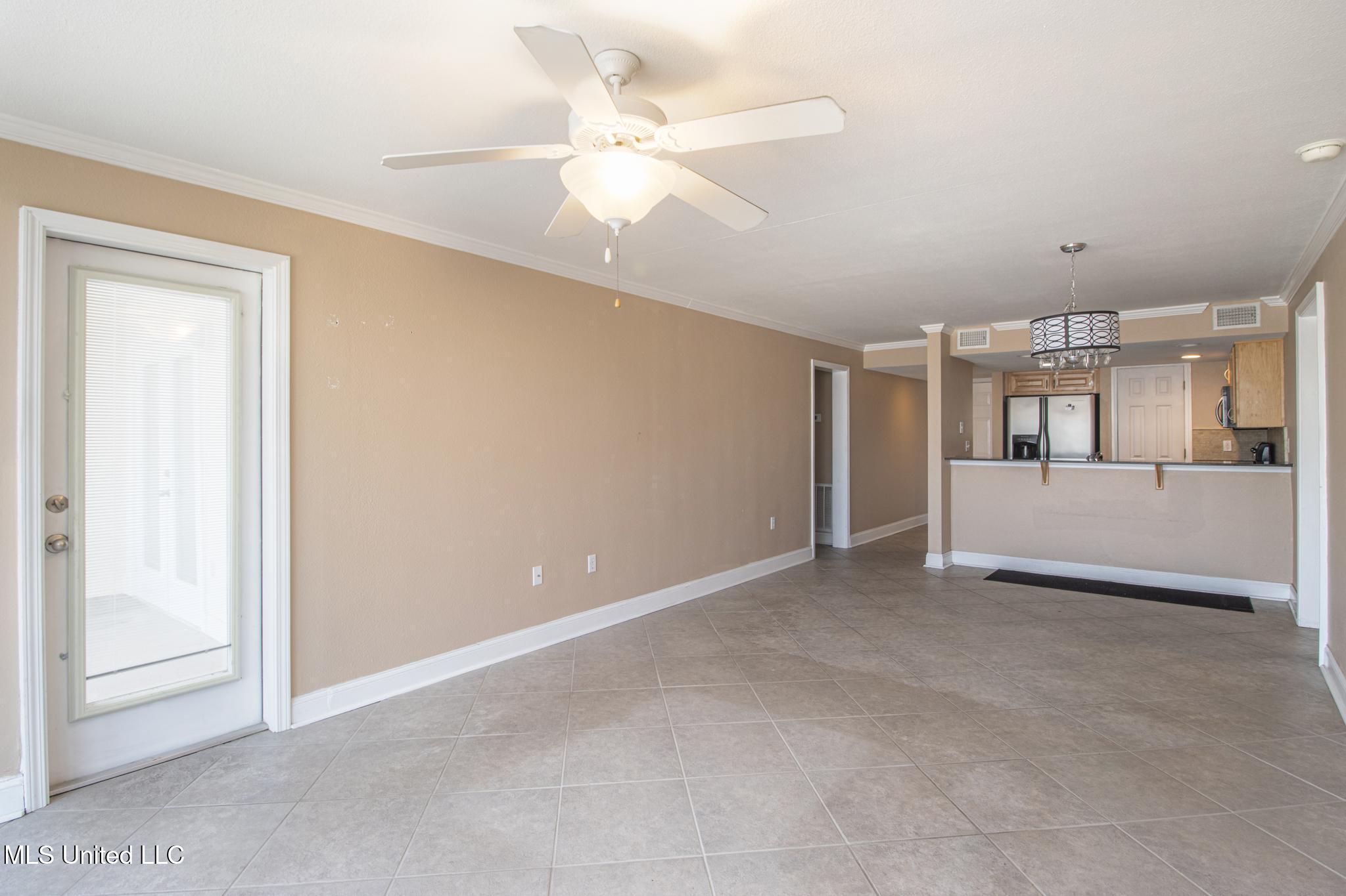2046 Beach Boulevard Property Photo 5