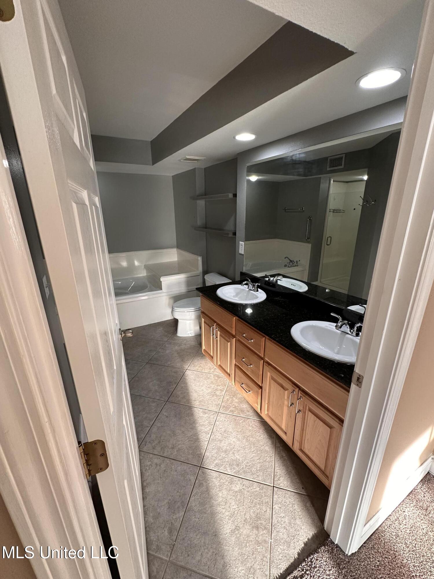 2046 Beach Boulevard Property Photo 7