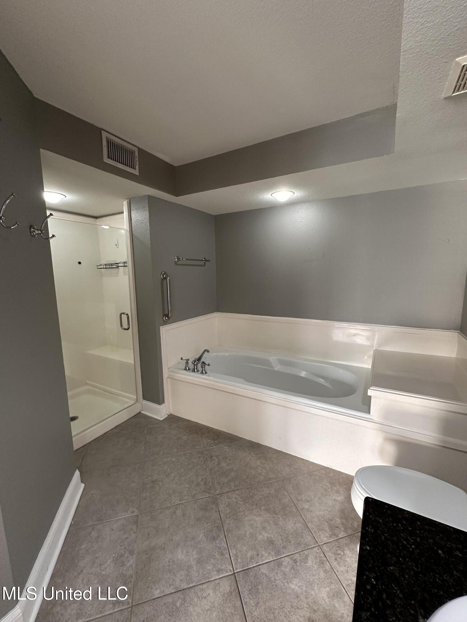 2046 Beach Boulevard Property Photo 8