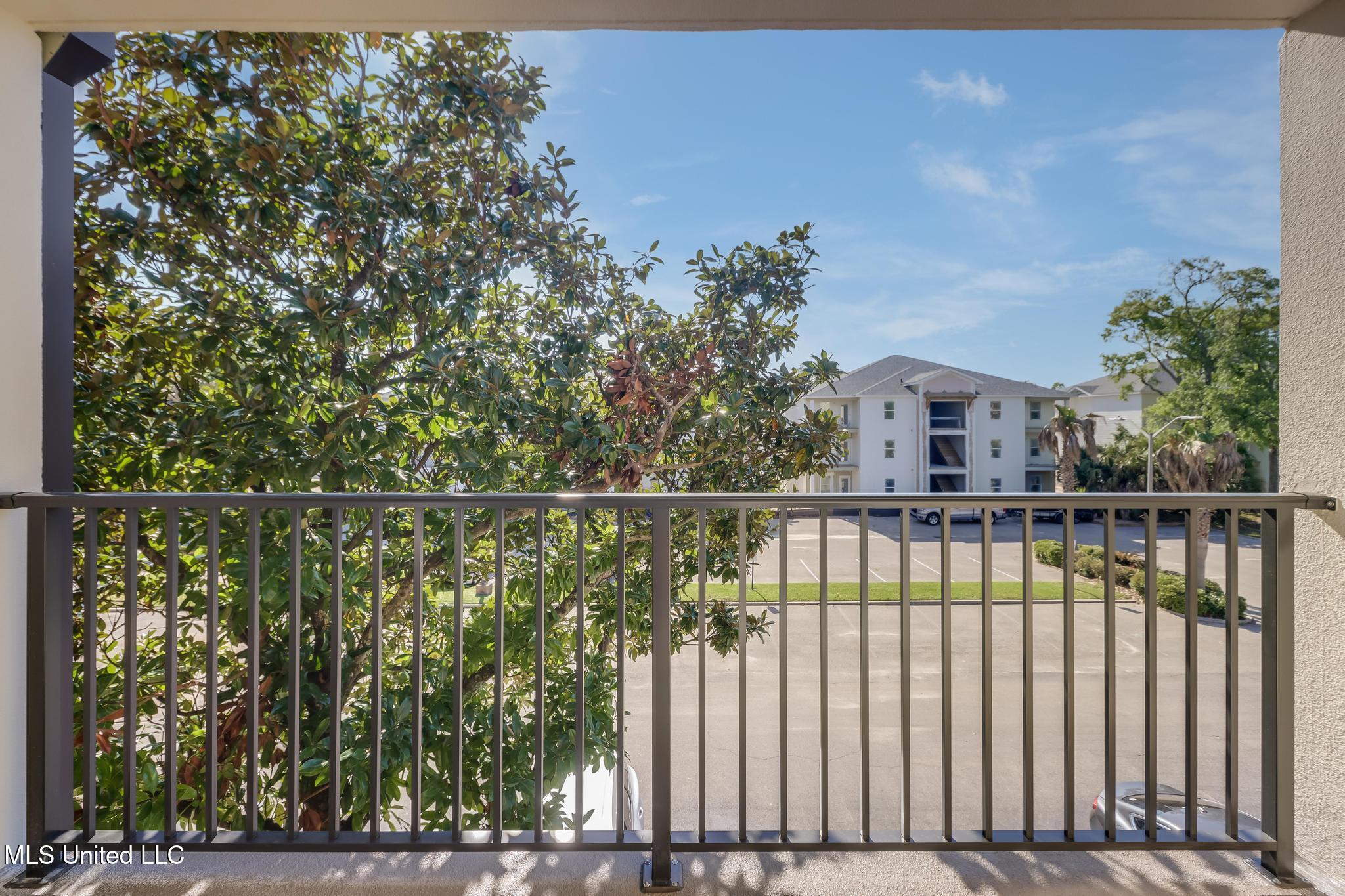 2046 Beach Boulevard Property Photo 9