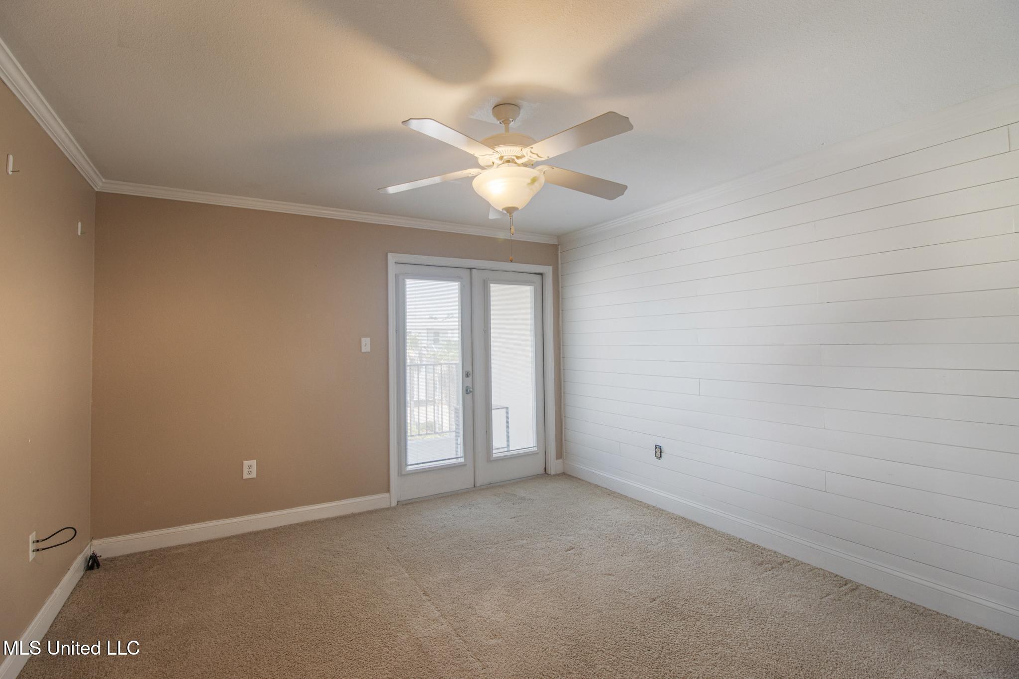 2046 Beach Boulevard Property Photo 10