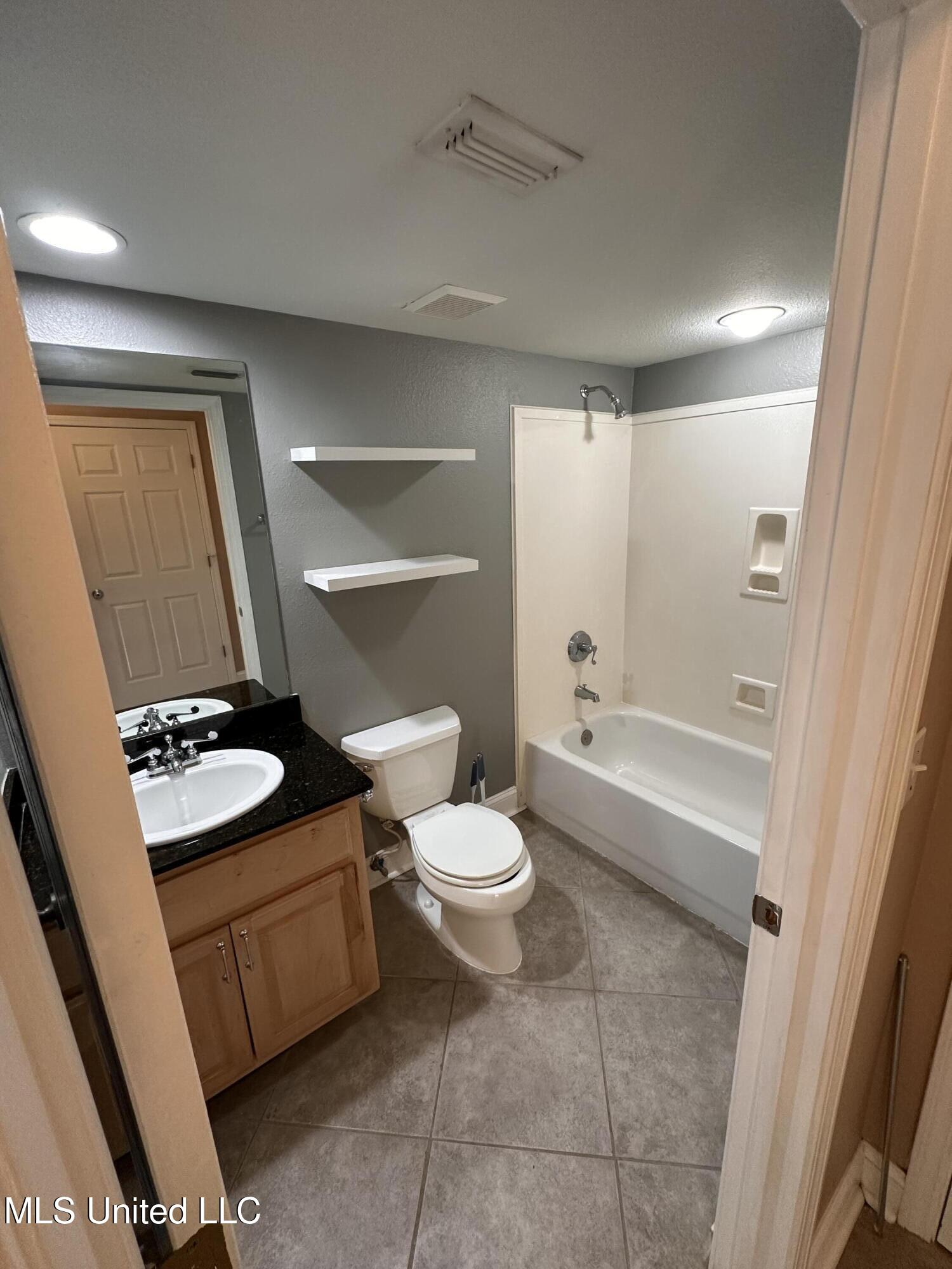 2046 Beach Boulevard Property Photo 11