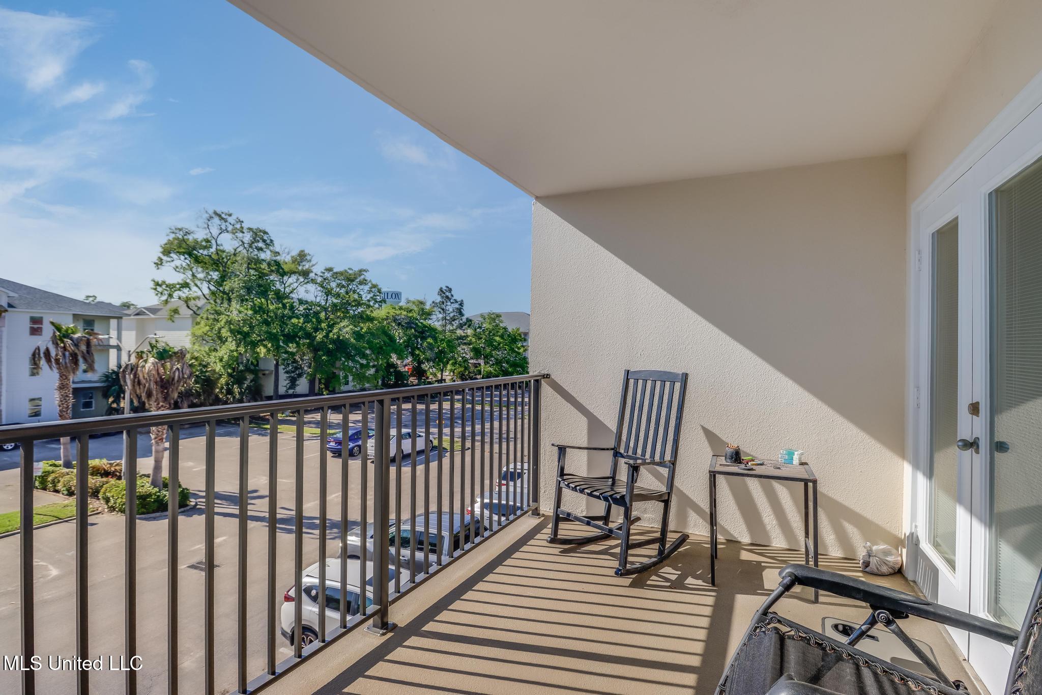 2046 Beach Boulevard Property Photo 14