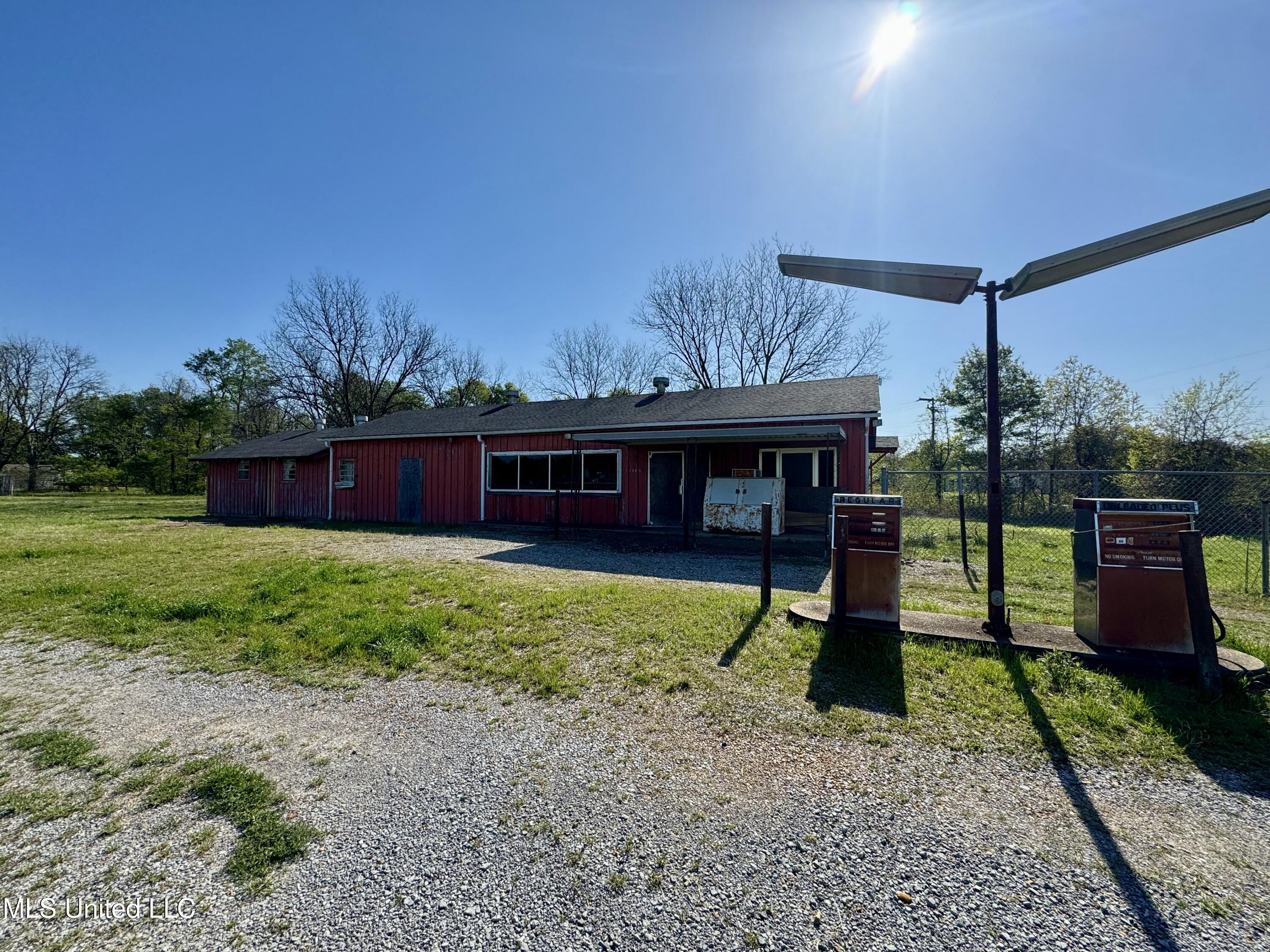 17965 Highway 61 Property Photo 1