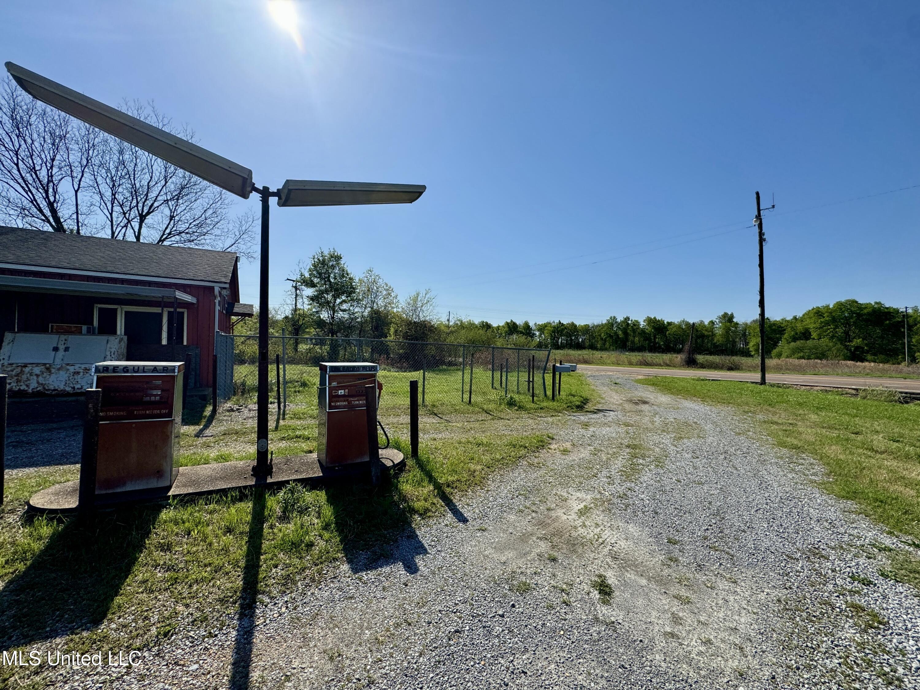 17965 Highway 61 Property Photo 2