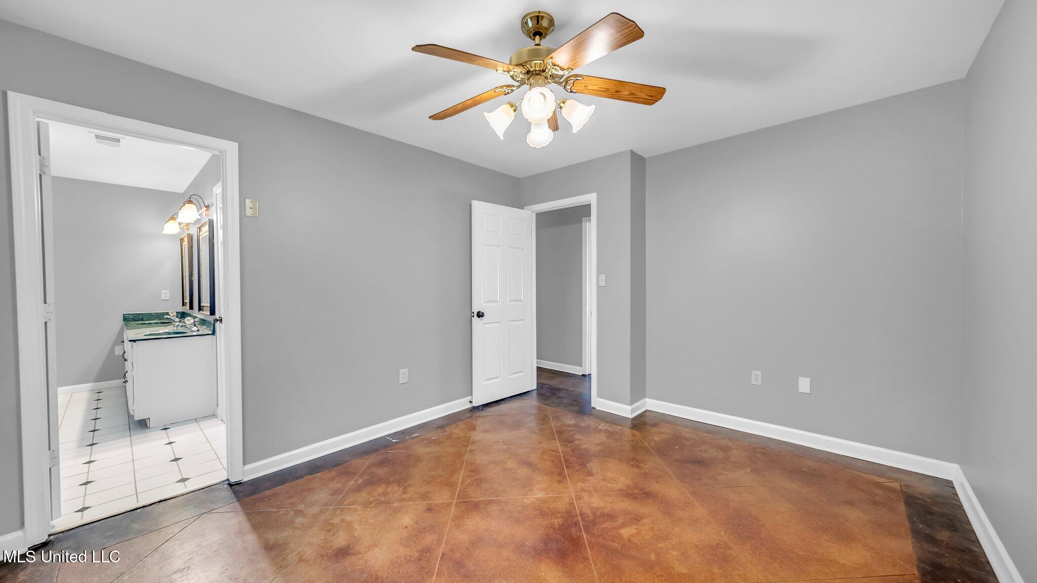 5086 Elmore Road Property Photo 2