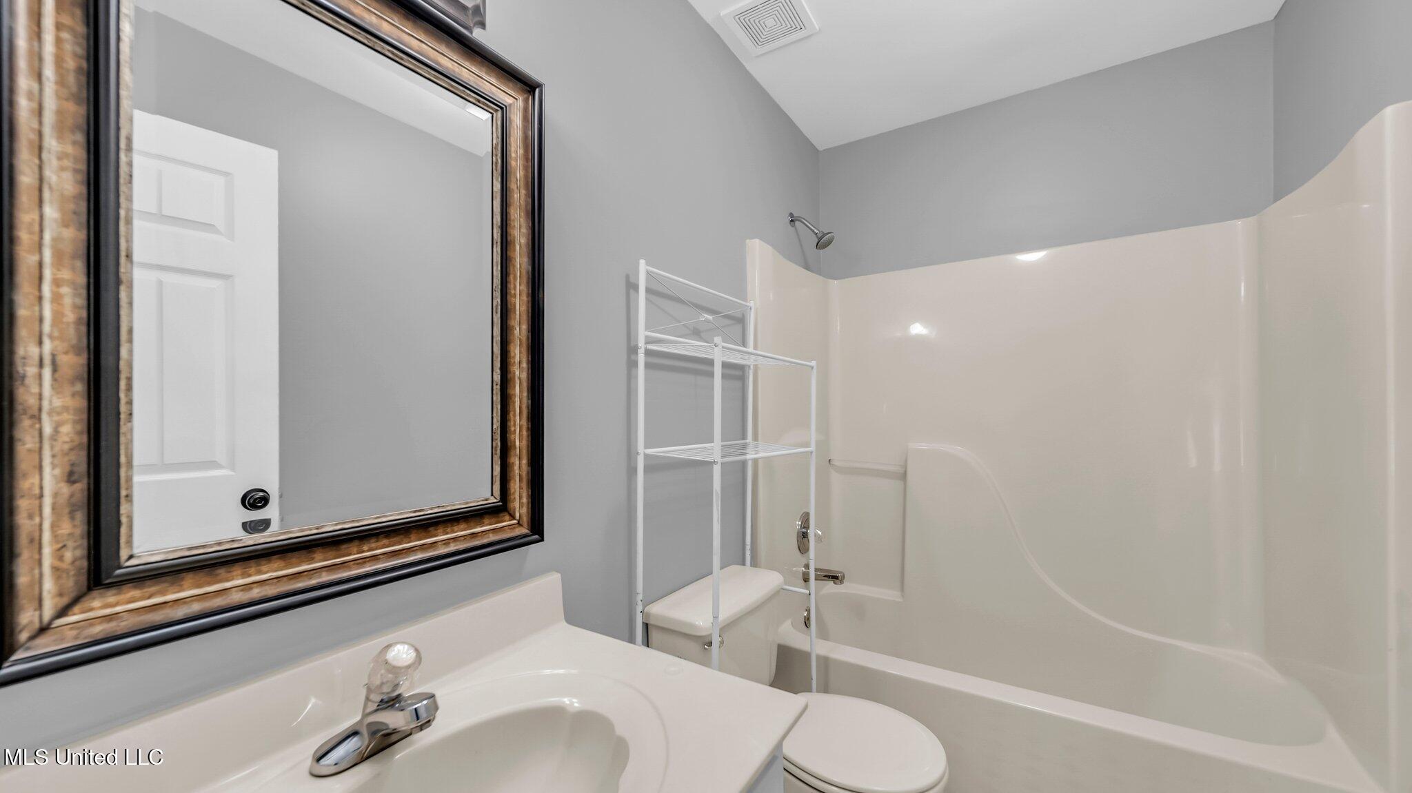 5086 Elmore Road Property Photo 11