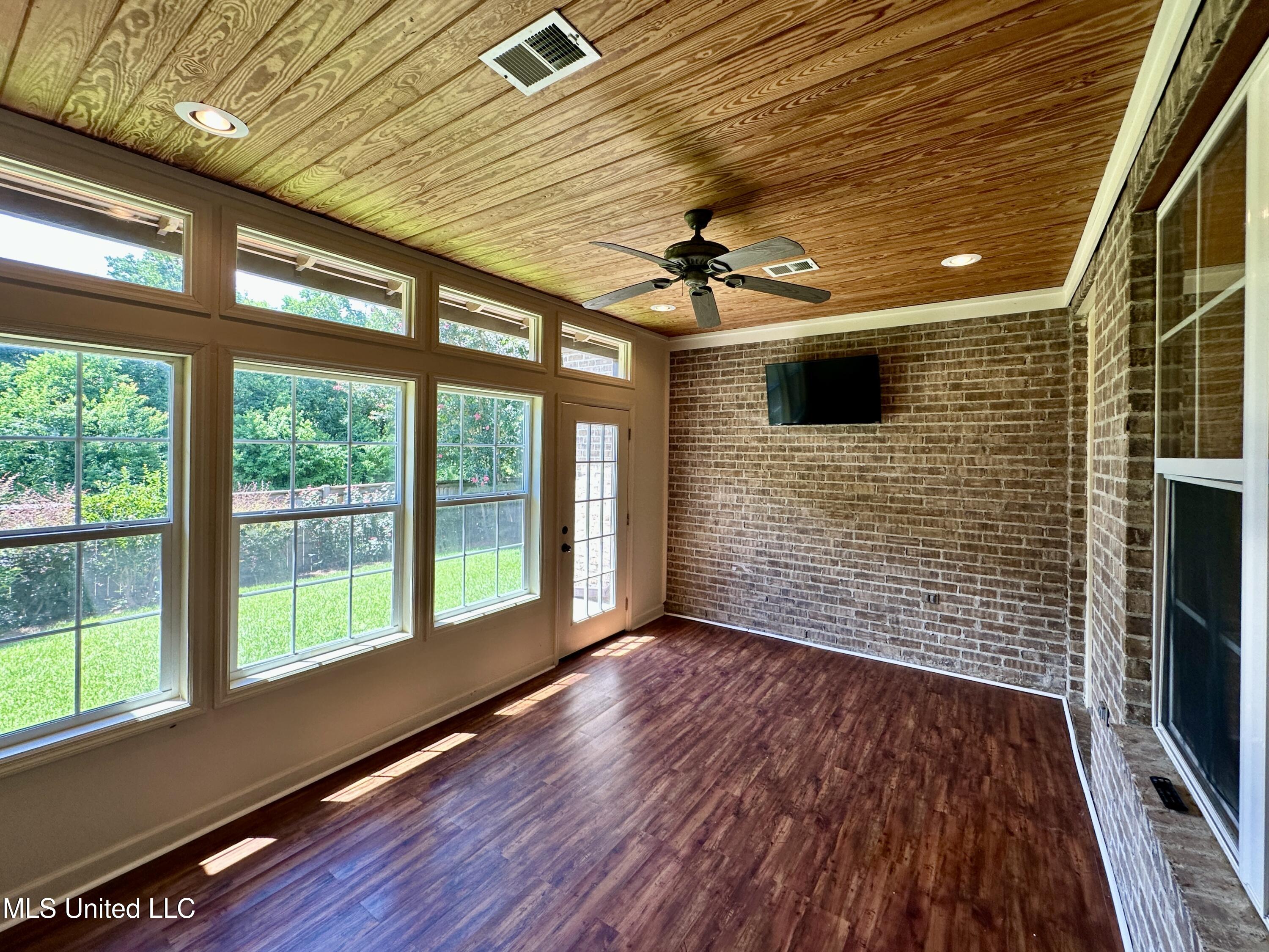 109 Brisage Drive Property Photo 30