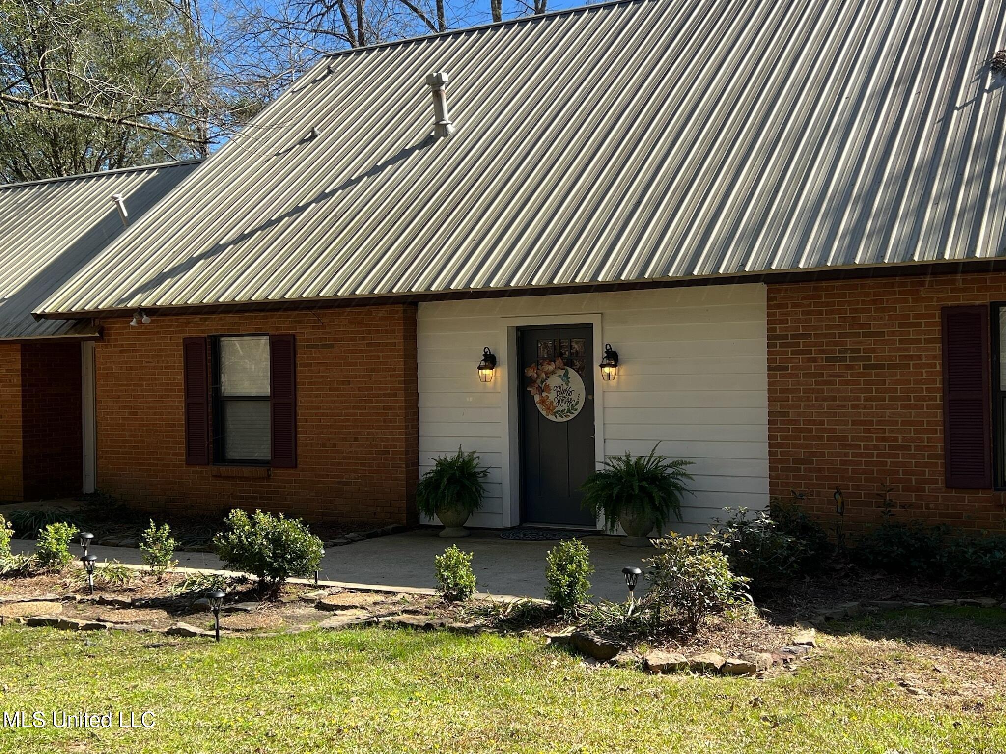 203 Pauline Drive Property Photo 1