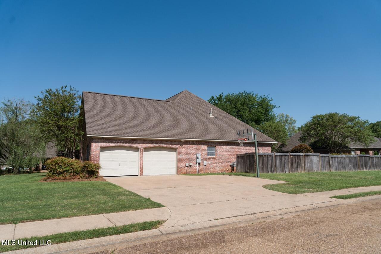 1192 Windrose Circle Property Photo 5