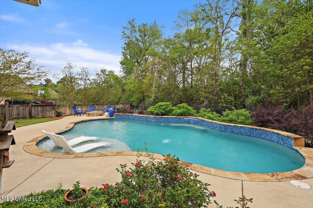 204 St Charlotte Cove Property Photo 3