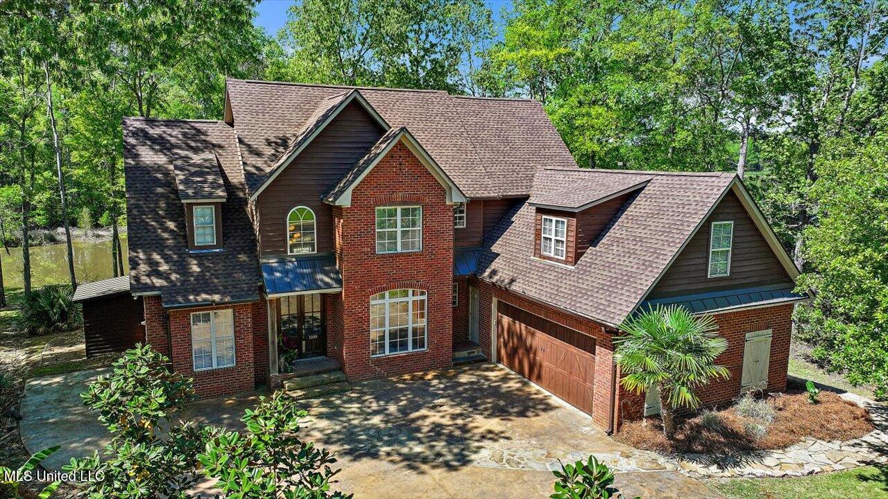 1109 Foxpoint Property Photo 1