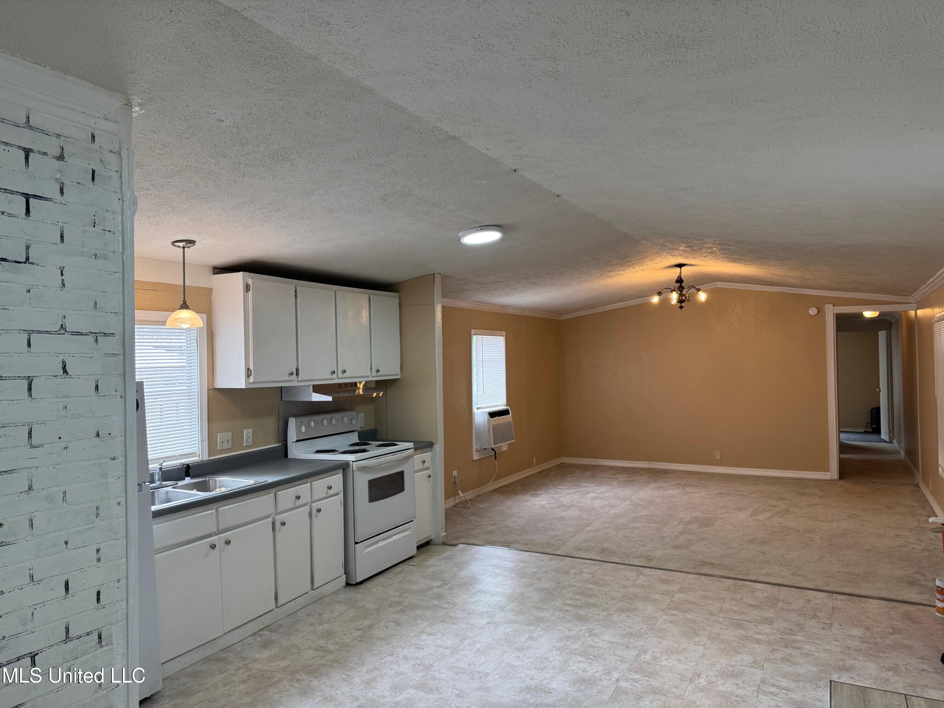 14409 Karen Court Property Photo 2