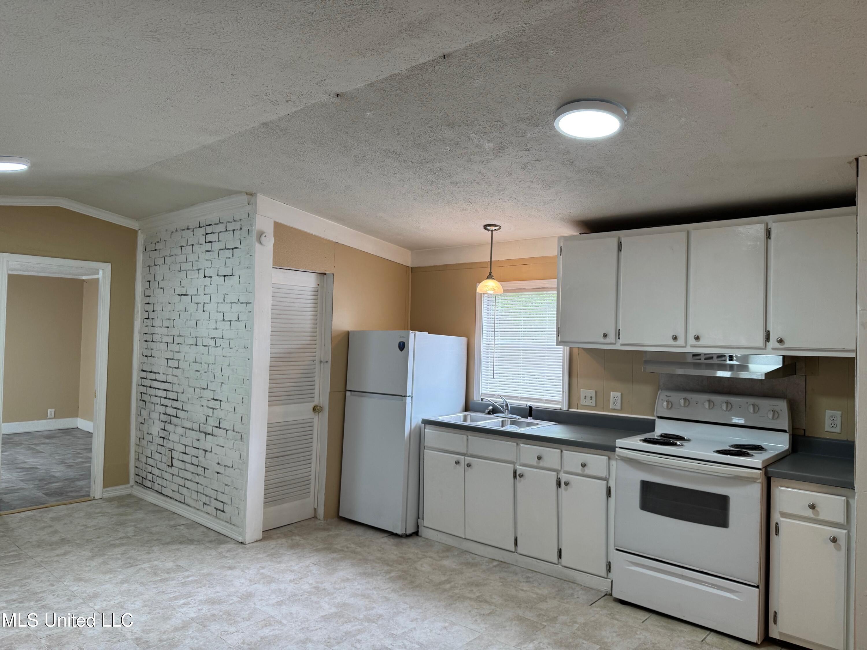 14409 Karen Court Property Photo 3