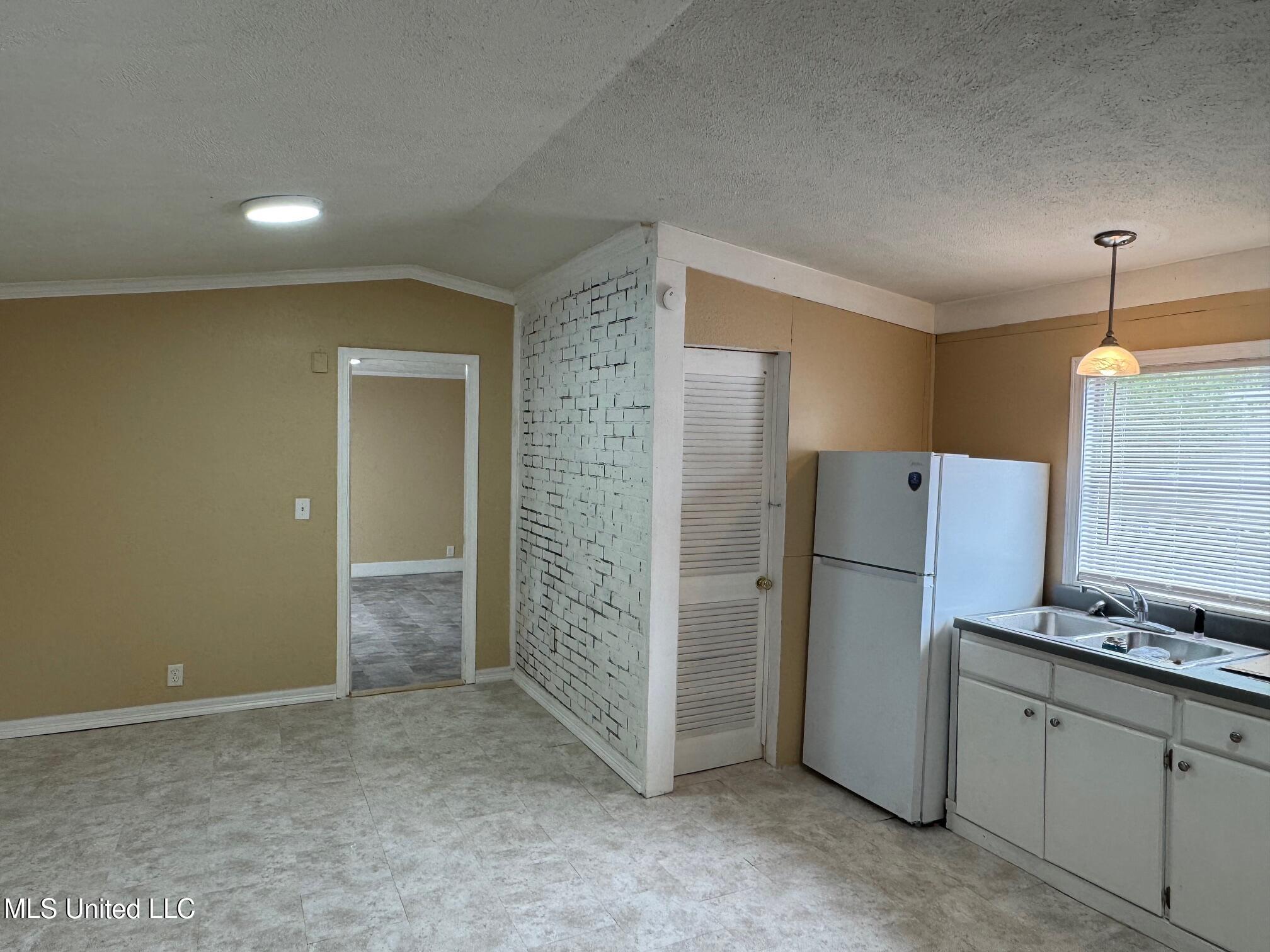 14409 Karen Court Property Photo 4
