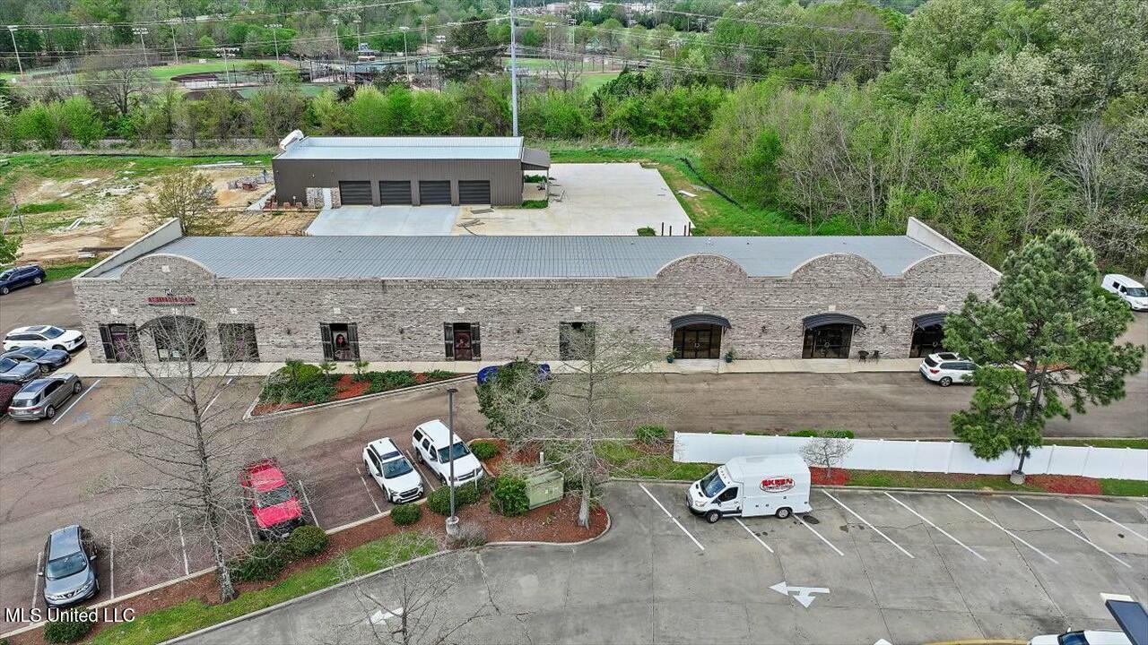 144 W Ford Street Property Photo 31