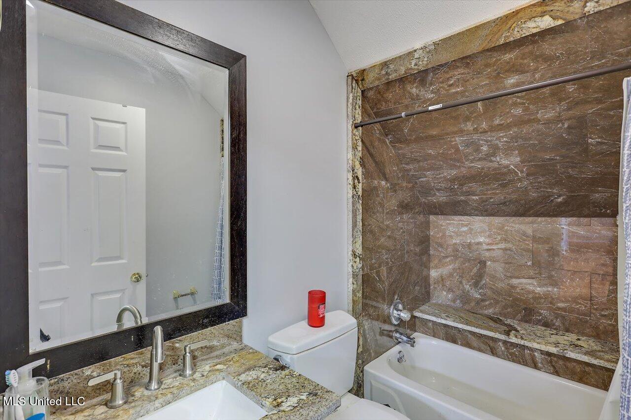 138 Oak Ridge Circle Property Photo 32