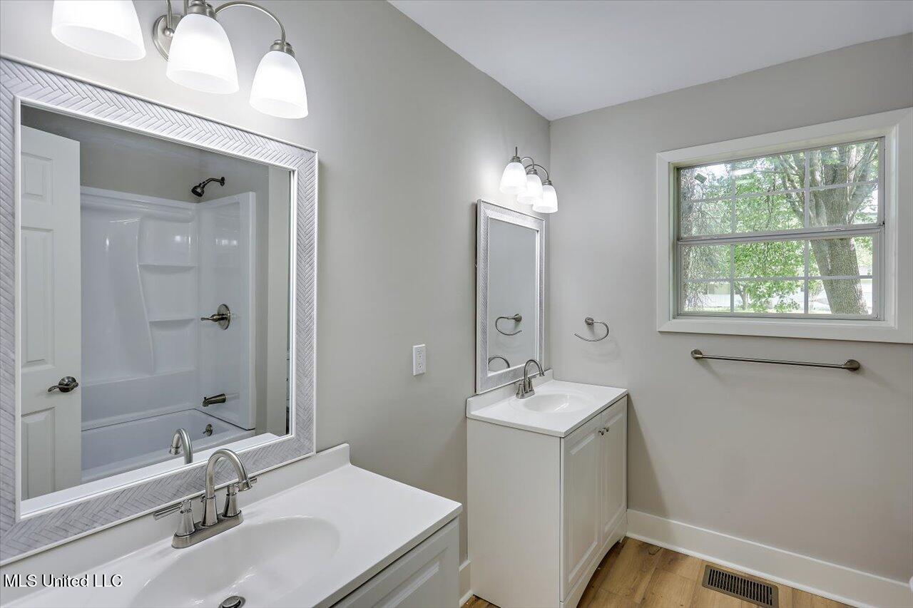 1234 Adkins Blvd Property Photo 18