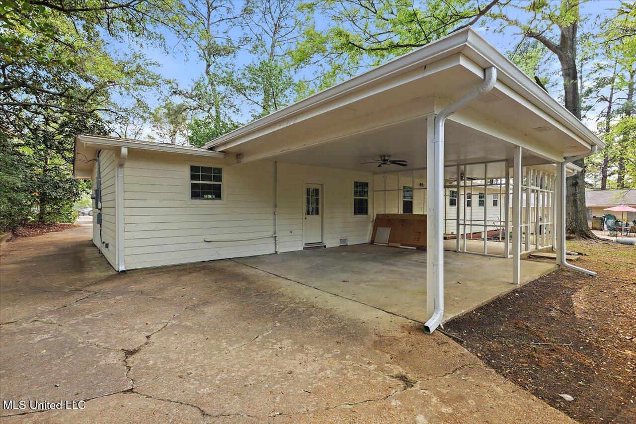 1234 Adkins Blvd Property Photo 24