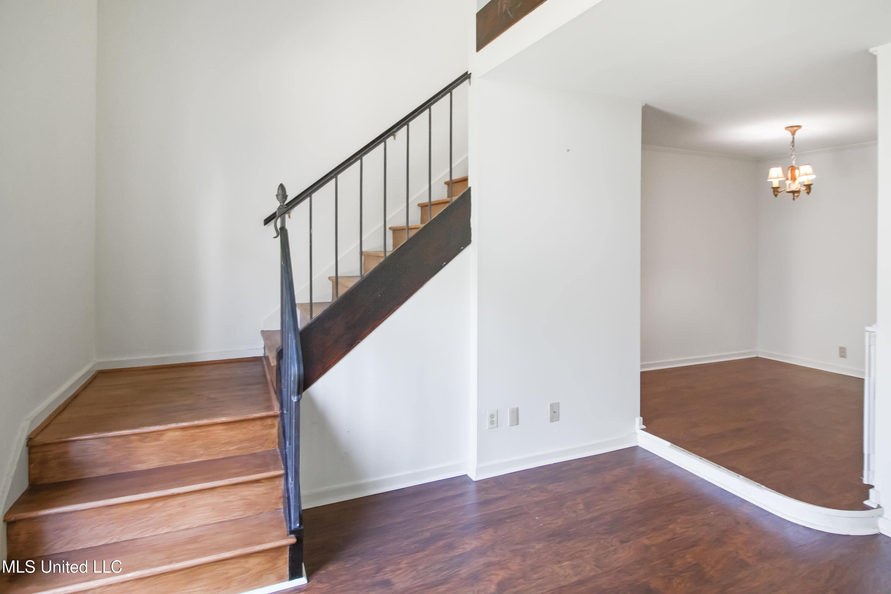 5025 Wayneland Drive Property Photo 4