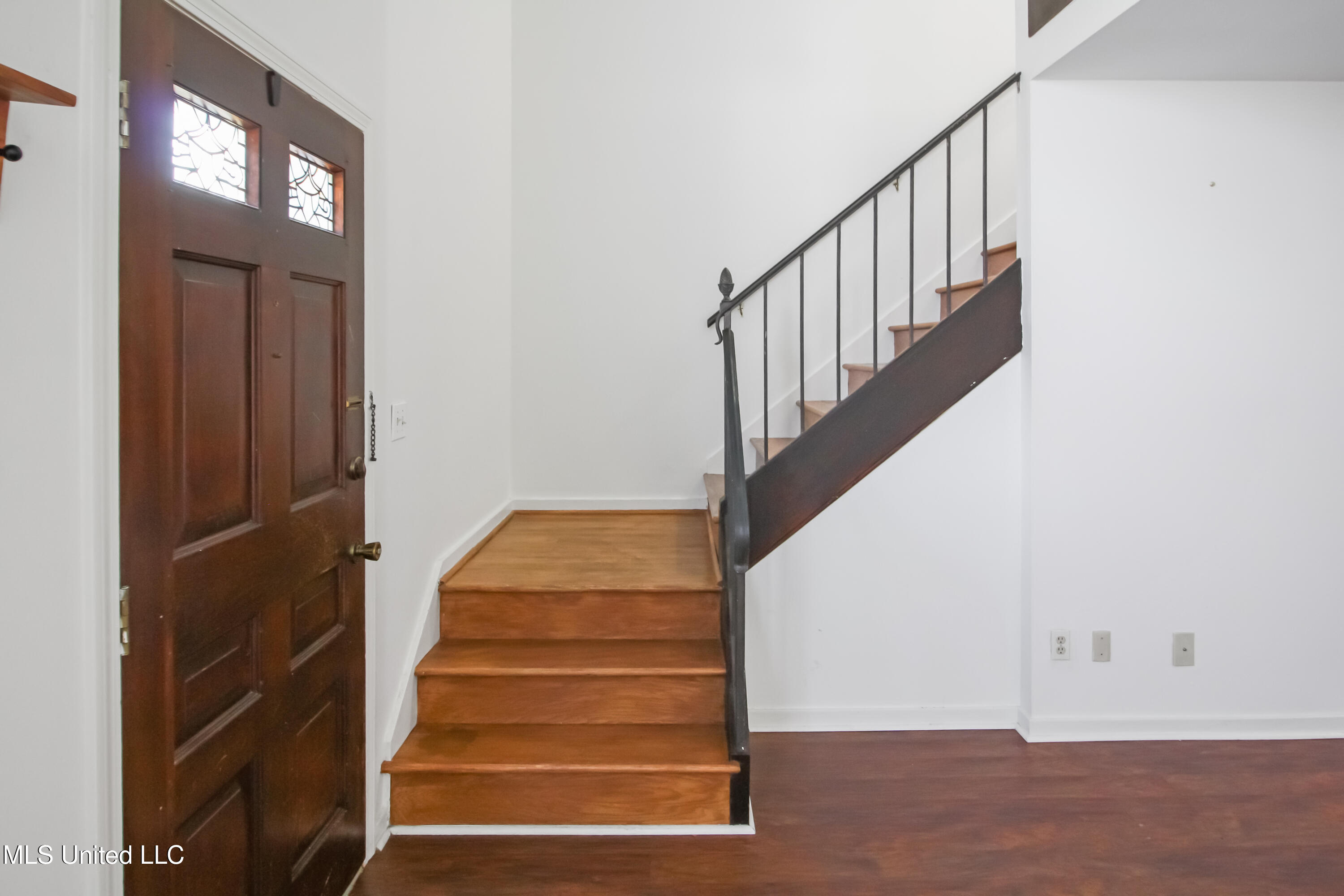 5025 Wayneland Drive Property Photo 5