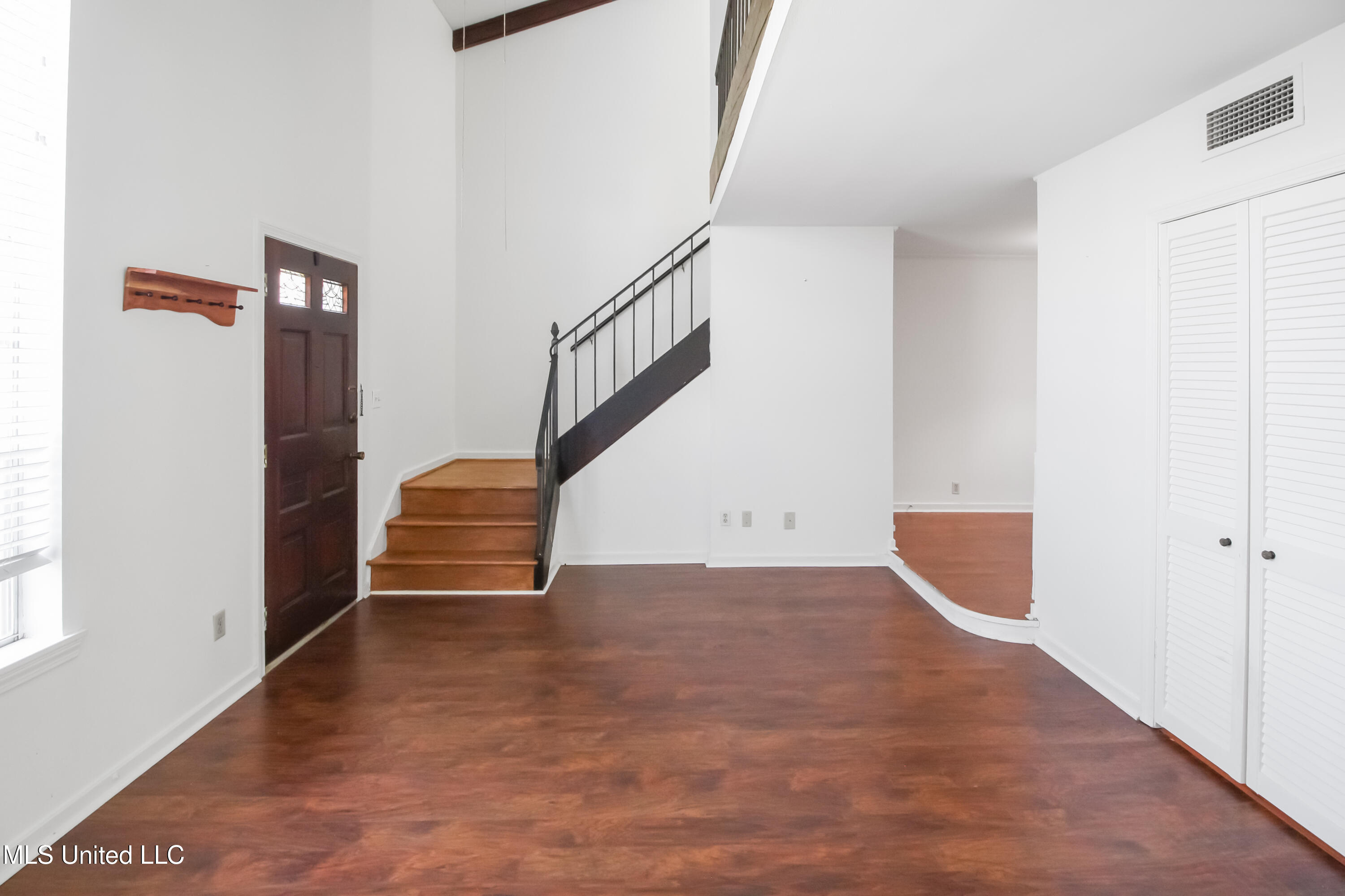 5025 Wayneland Drive Property Photo 6