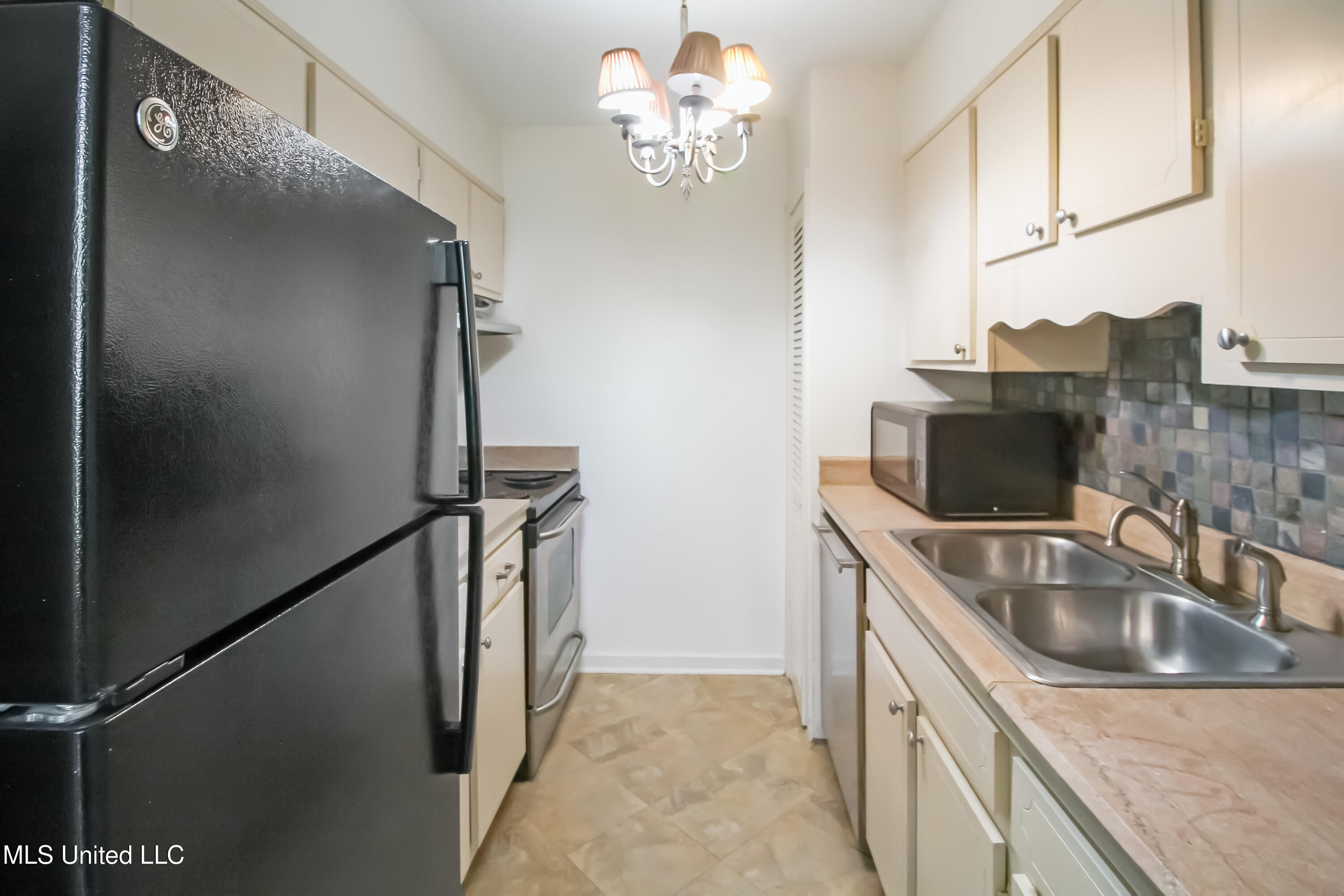 5025 Wayneland Drive Property Photo 12