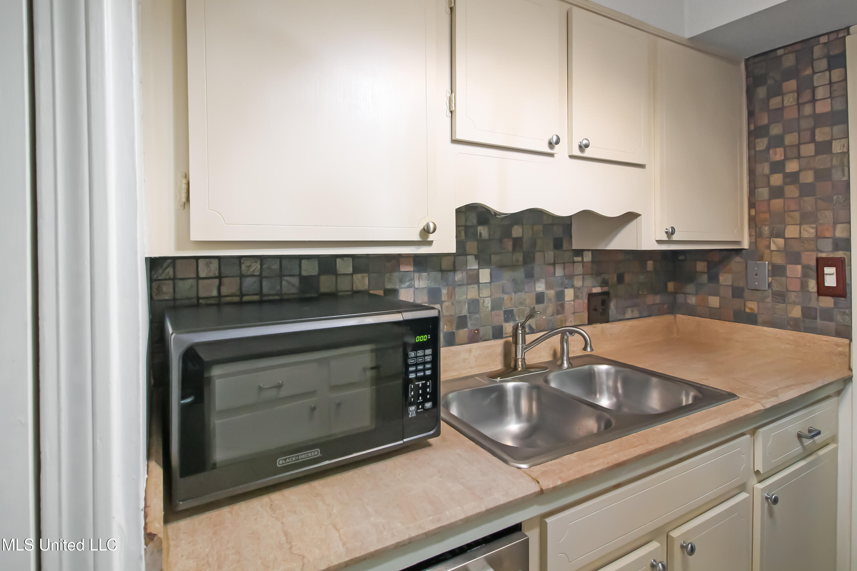 5025 Wayneland Drive Property Photo 14