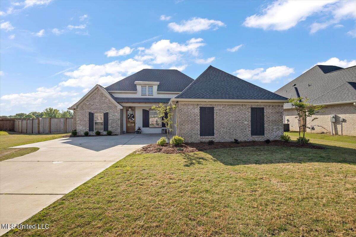 1128 Old Court Crossing Property Photo 1