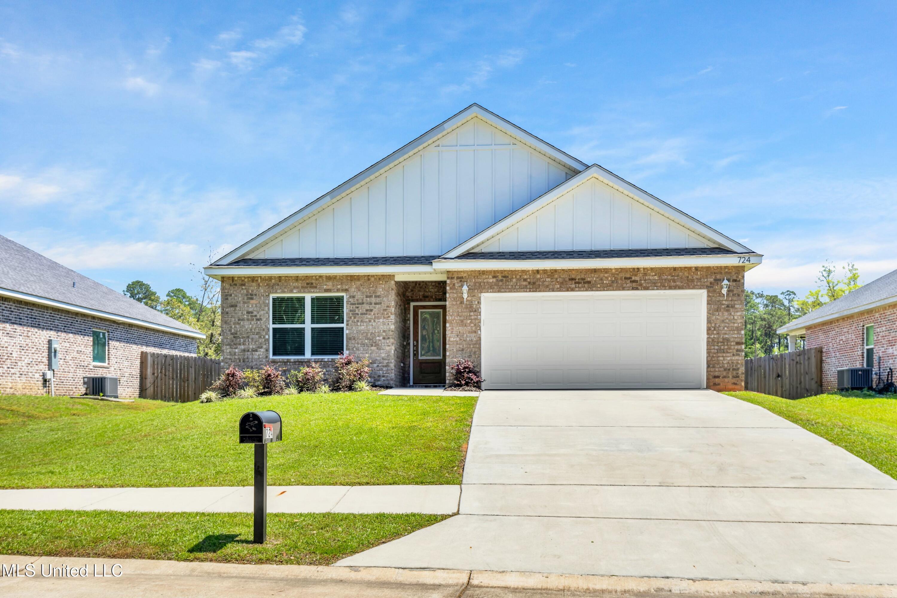 724 Waters View Drive Property Photo