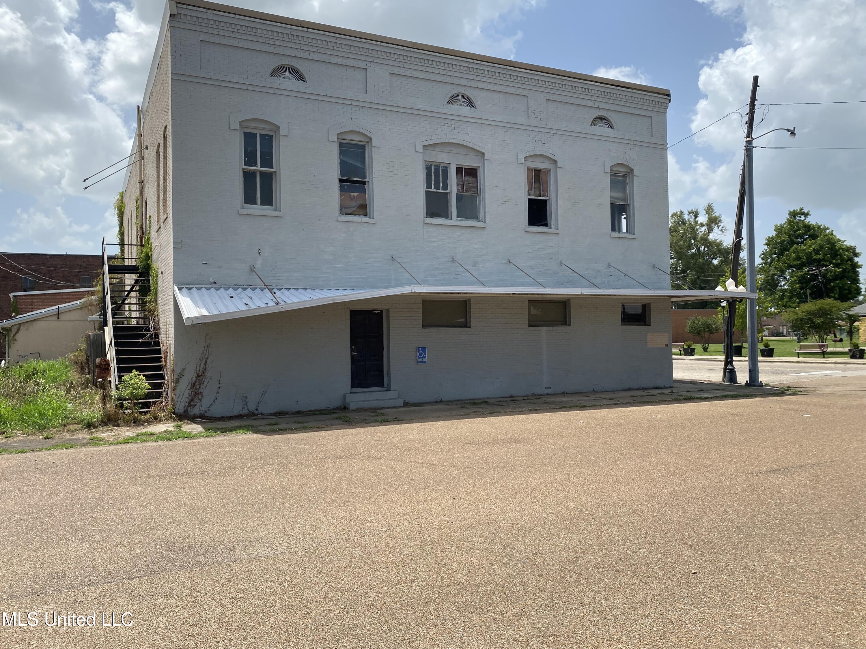 104-110 Louisiana Avenue Property Photo 3