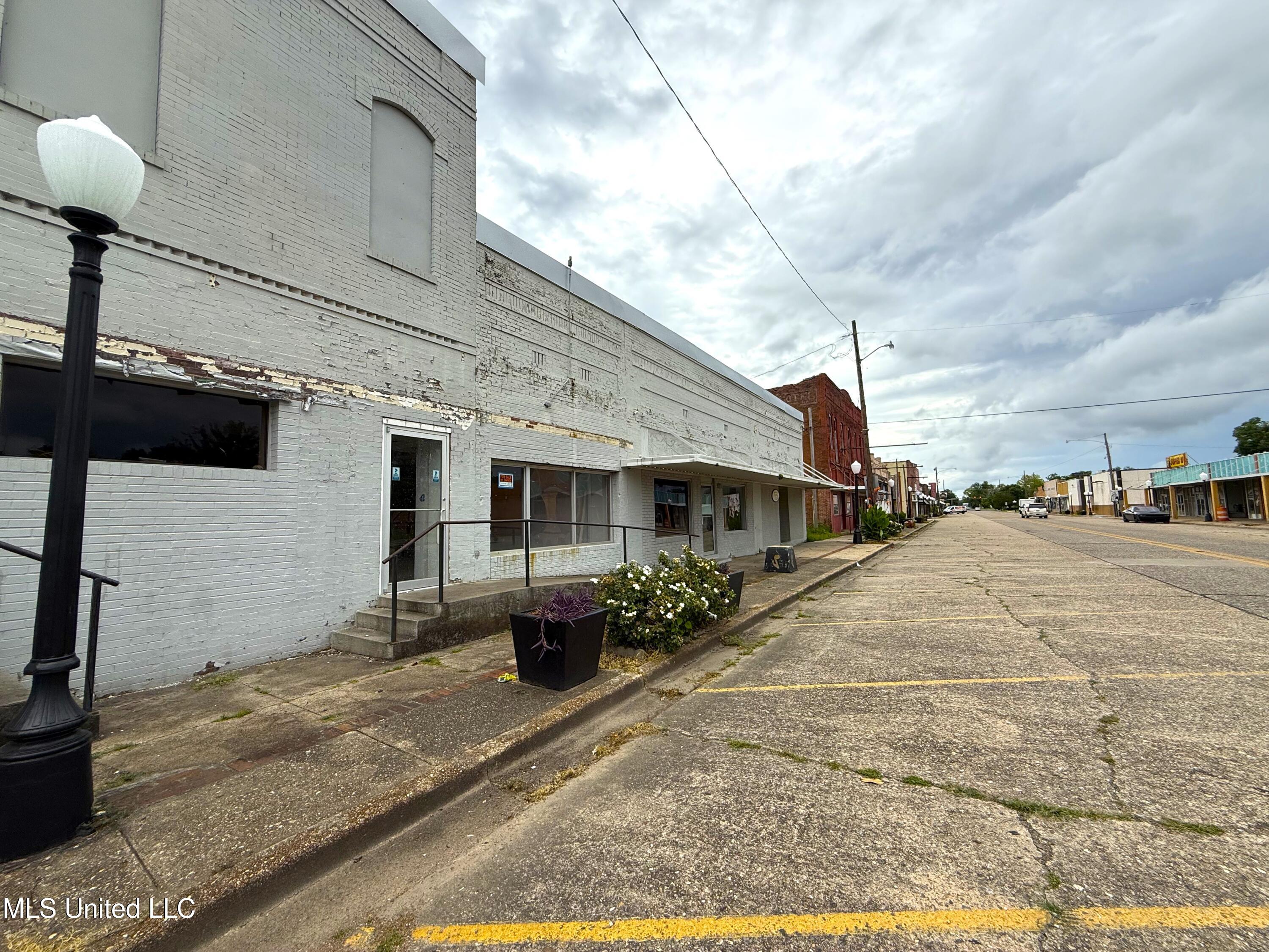 104-110 Louisiana Avenue Property Photo 4