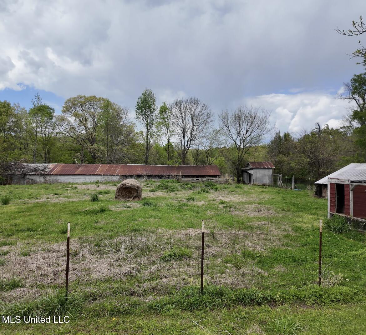 13950 Fairview Road E Property Photo 6